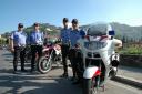 Halt hier Polizei. Diese dem Biker aber freundlich gesonnen. Gaben nämlich Geleitschutz durch Florenz